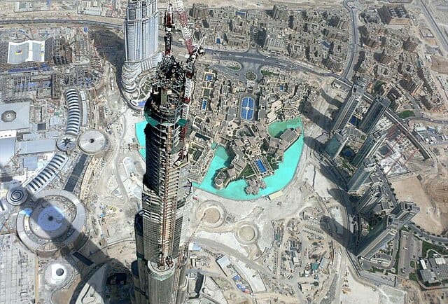 Burj Khalifa: How They Built the World’s Tallest Tower and Solved the Sewage Problem – Complete Engineering Guide